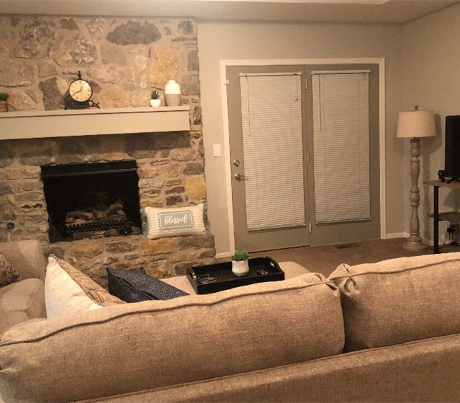3 Bedroom home updated in 2021 including new roof, fresh paint, with completely new furnishings at t - Photo 3