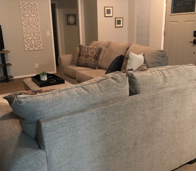 3 Bedroom home updated in 2021 including new roof, fresh paint, with completely new furnishings at t - Photo 2