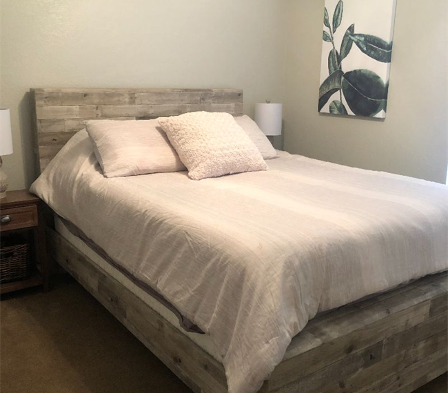 3 Bedroom home updated in 2021 including new roof, fresh paint, with completely new furnishings at t - Photo 11
