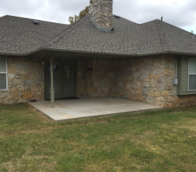 3 Bedroom home updated in 2021 including new roof, fresh paint, with completely new furnishings at t - Photo 9