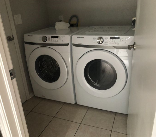3 Bedroom home updated in 2021 including new roof, fresh paint, with completely new furnishings at t - Photo 12