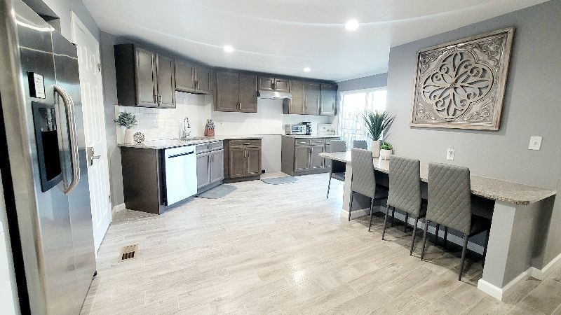 Denver (Z): 3Bdrm-3Bath: w/2car Garage; plus sofa bed; Pets OK; Near Park - Photo 6