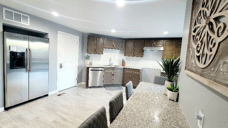 Denver (Z): 3Bdrm-3Bath: w/2car Garage; plus sofa bed; Pets OK; Near Park - Photo 9