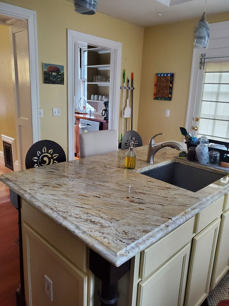 Spacious room with private bath-minutes from...