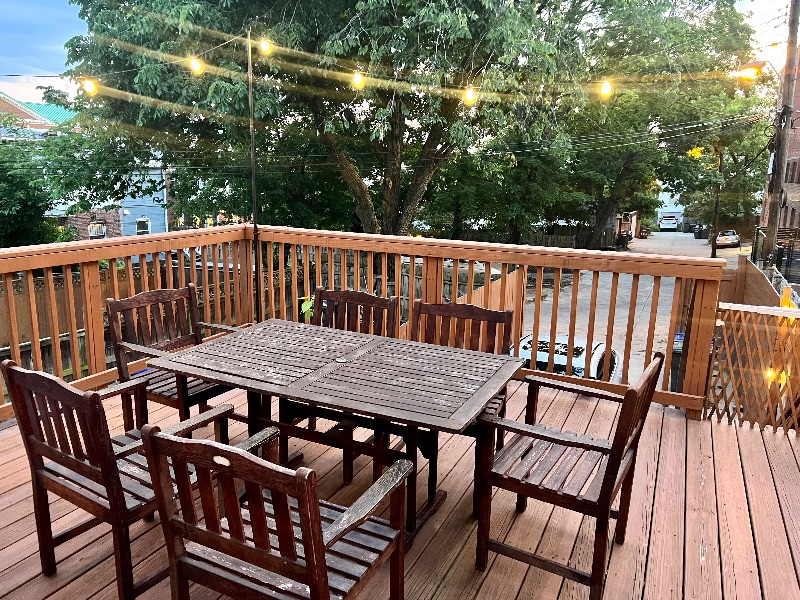 Beautiful, spacious 1BD english basement with full kitchen and private parking in great location - Photo 5
