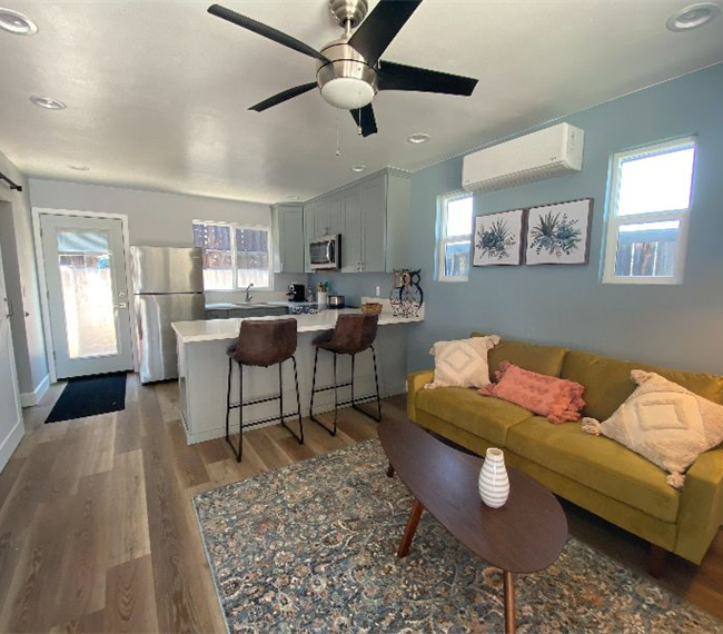 Luxury 1BR Cottage with a Contemporary Kitchen - Photo 3