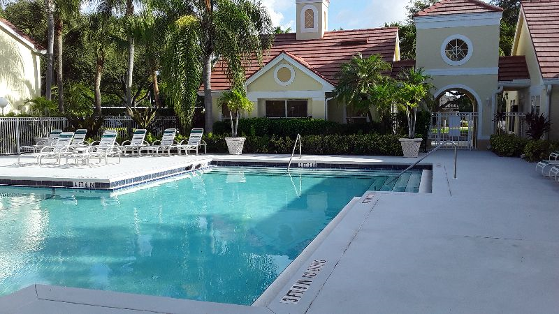 Quiet 1-bedroom condo in lush settings close to hospitals