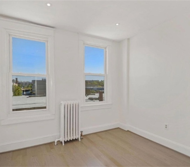 4 Br/3Ba Rowhouse just minutes from Hospitals! - Photo 10
