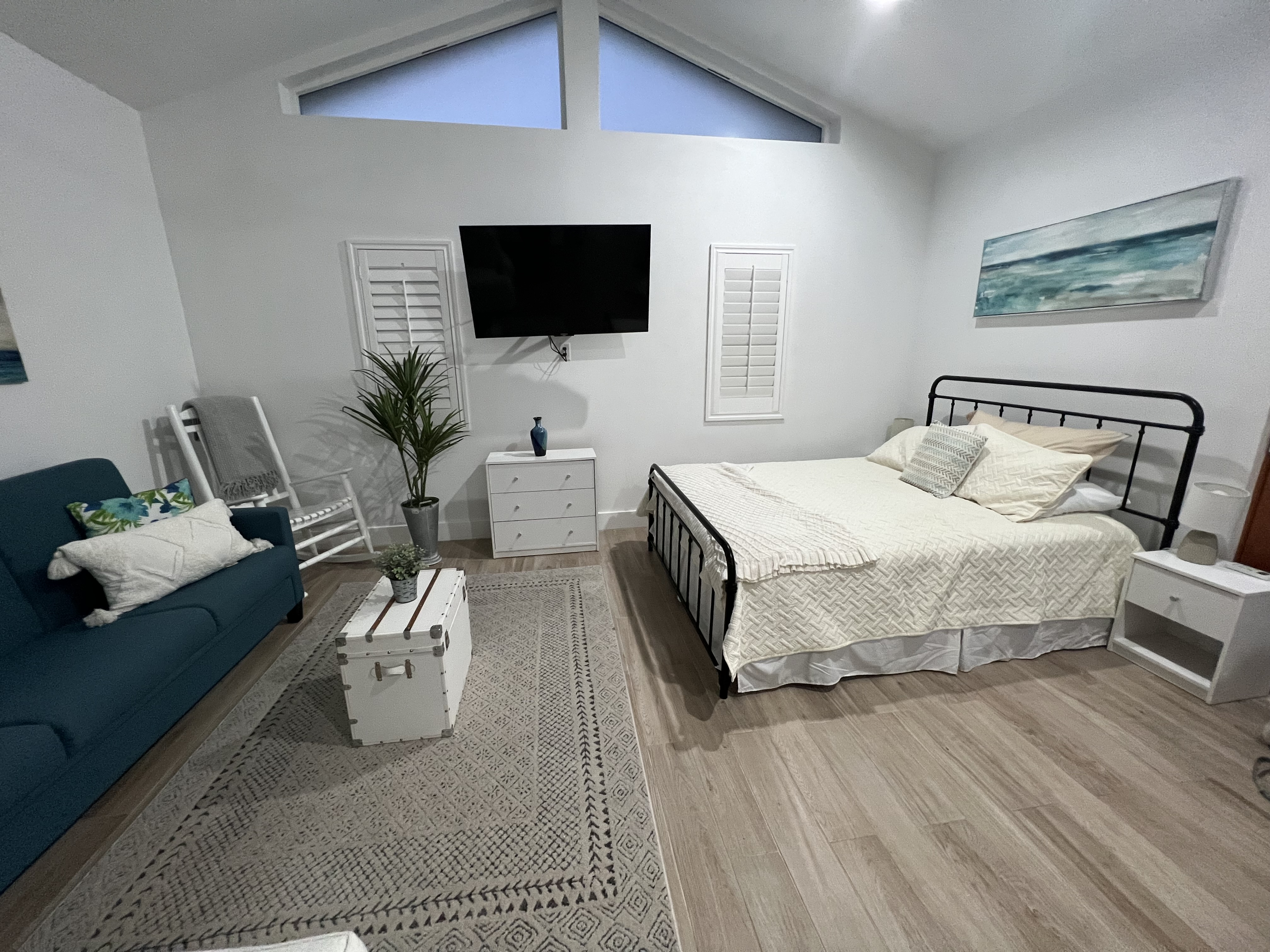 City Retreat- Private Studio- Tranquil Living! - Photo 2
