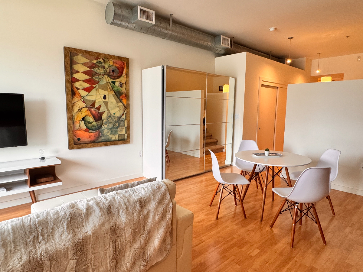 Large Unit with Astonishing View, WD/AC/Parking - Photo 3