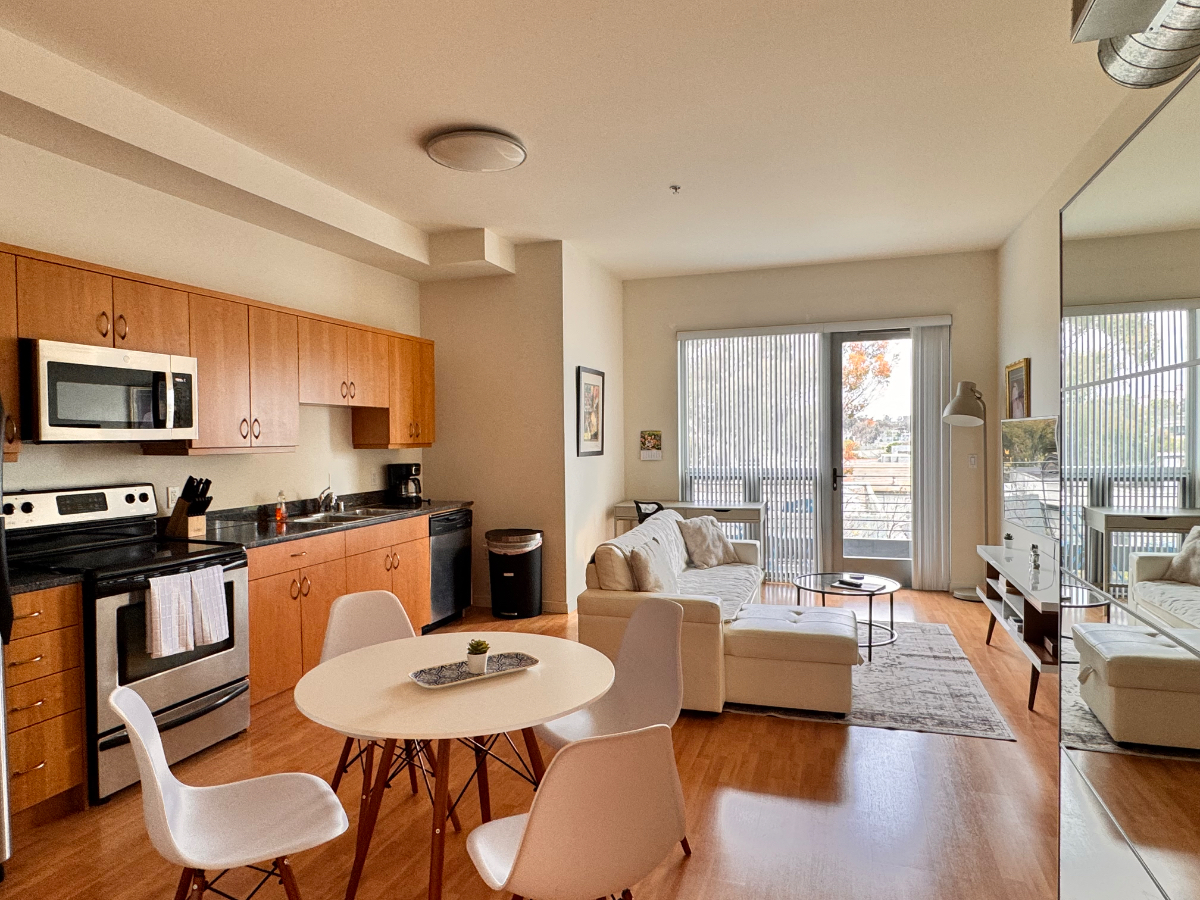 Downtown Upscale Unit, Astonishing View