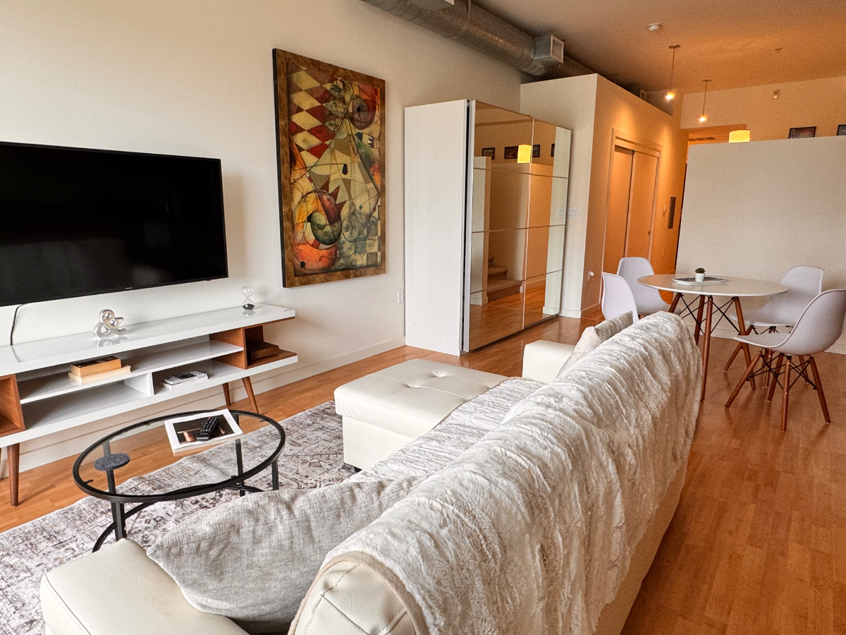 Large Unit with Astonishing View, WD/AC/Parking - Photo 2