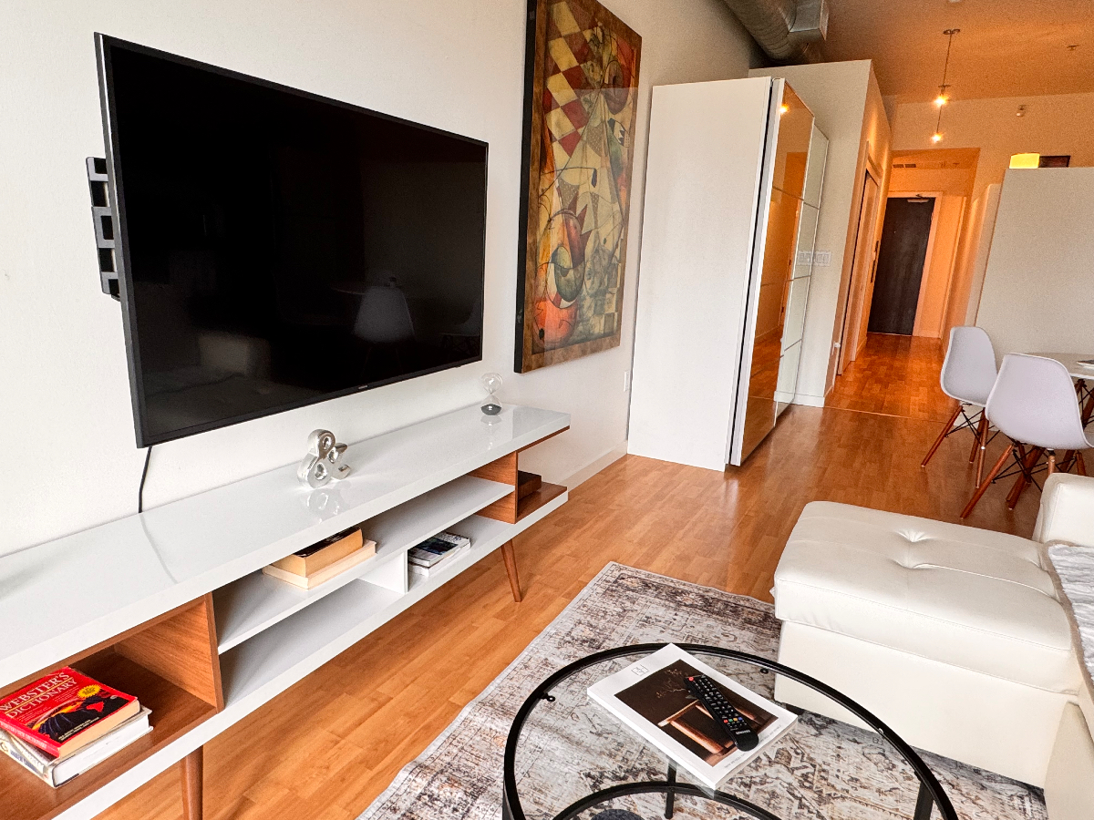 Large Unit with Astonishing View, WD/AC/Parking - Photo 1