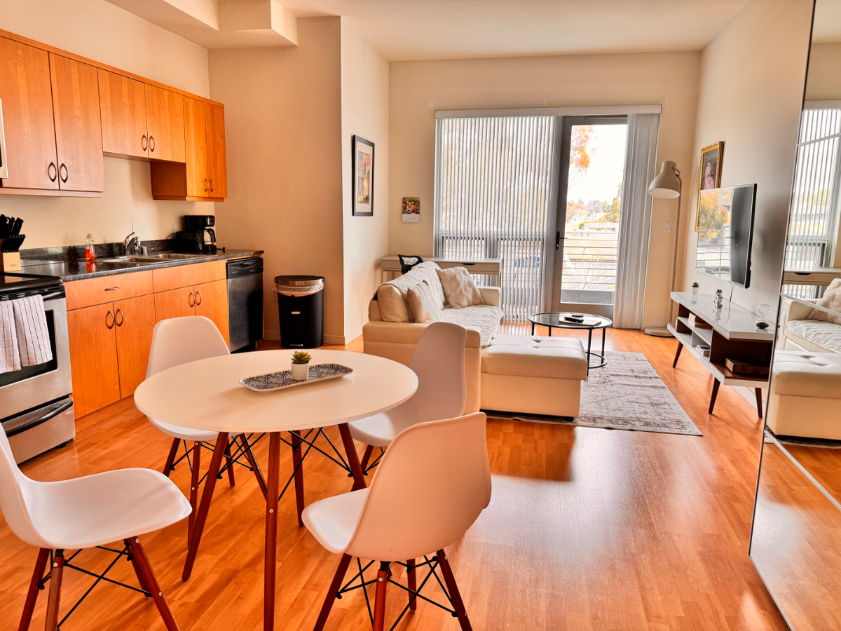 Large Unit with Astonishing View, WD/AC/Parking - Photo 5