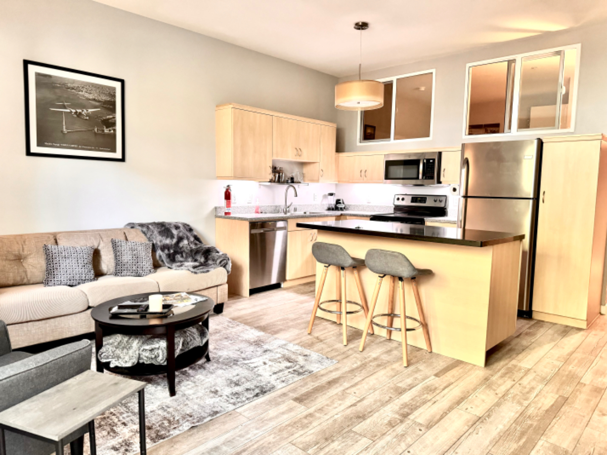 Beautifully Upgraded 2br 2bth, Patio/WD/AC/Parking