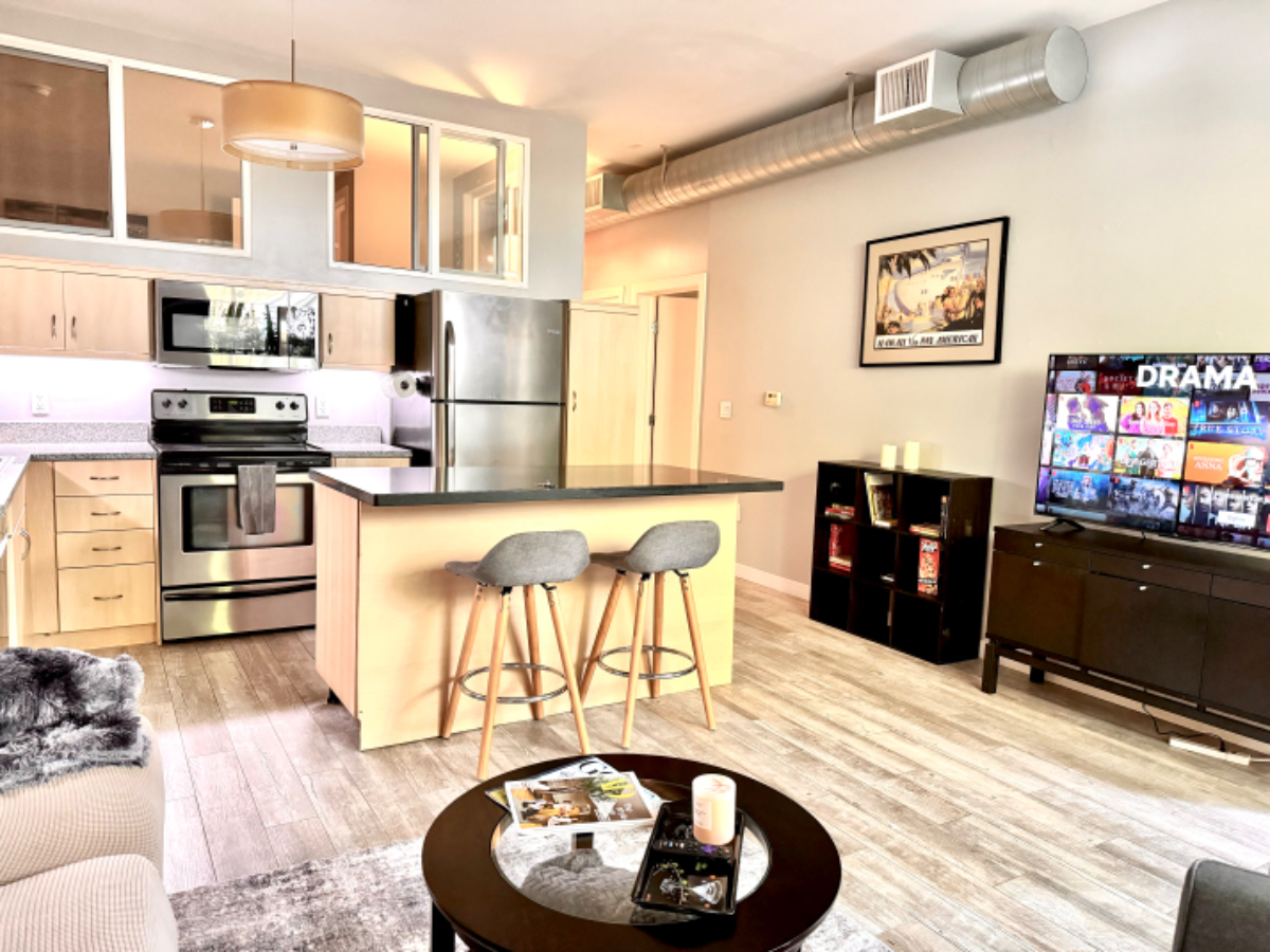Large Unit with Astonishing View, WD/AC/Parking - Photo 1