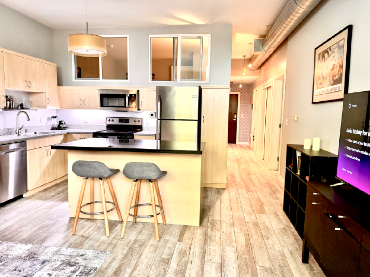 Large Unit with Astonishing View, WD/AC/Parking - Photo 2