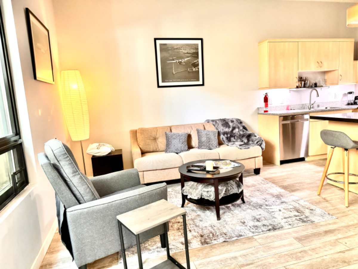 Large Unit with Astonishing View, WD/AC/Parking - Photo 4