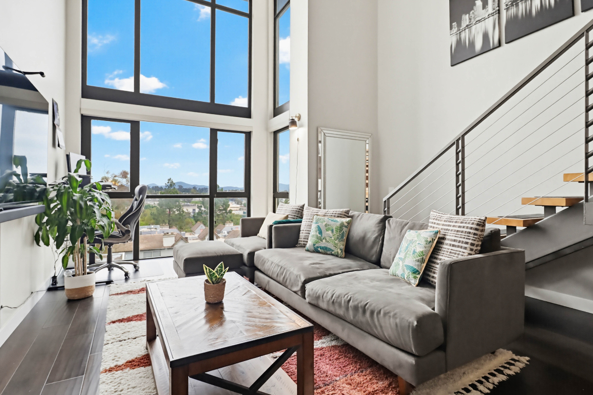 Large Unit with Astonishing View, WD/AC/Parking - Photo 2