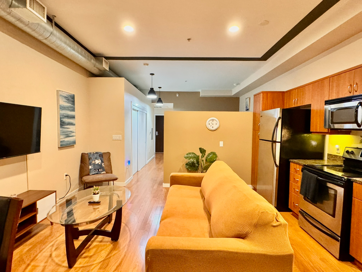 Large Unit with Astonishing View, WD/AC/Parking - Photo 2