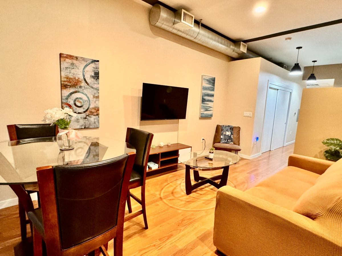 Large Unit with Astonishing View, WD/AC/Parking - Photo 3