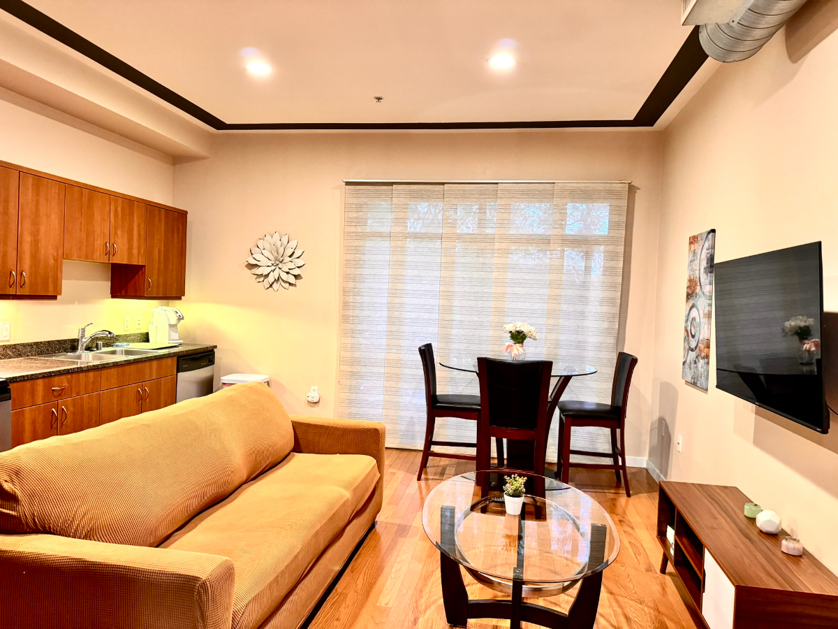 Large Unit with Astonishing View, WD/AC/Parking - Photo 6