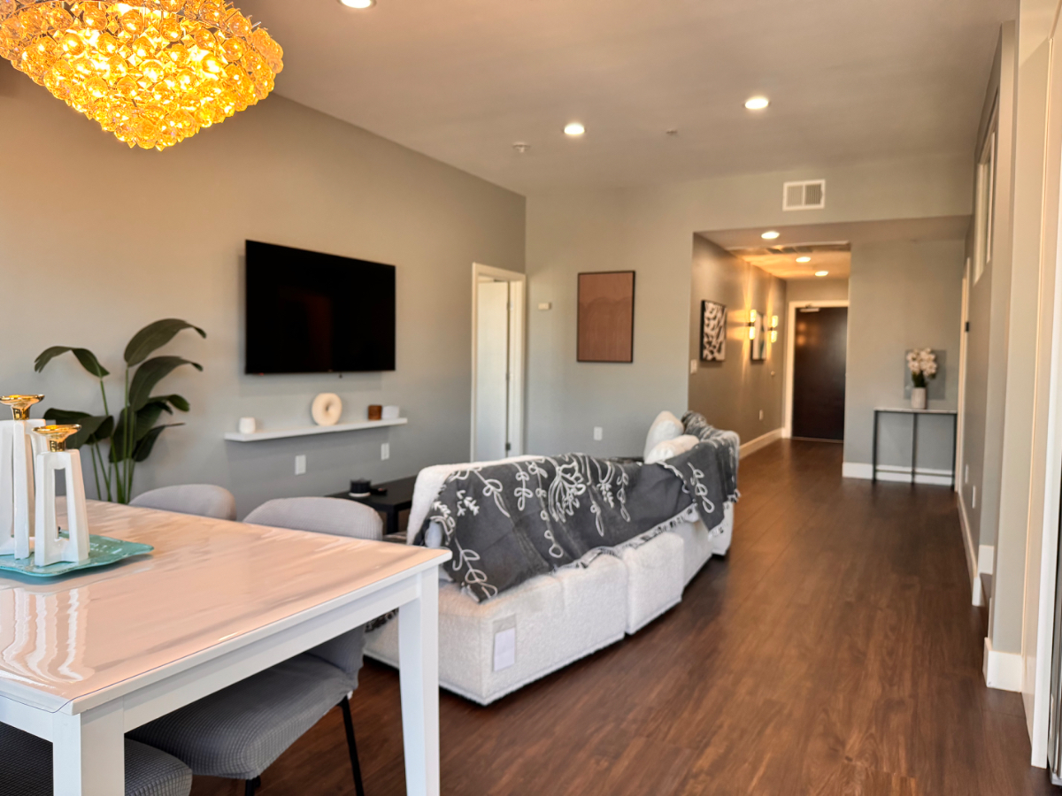 Large Unit with Astonishing View, WD/AC/Parking - Photo 2