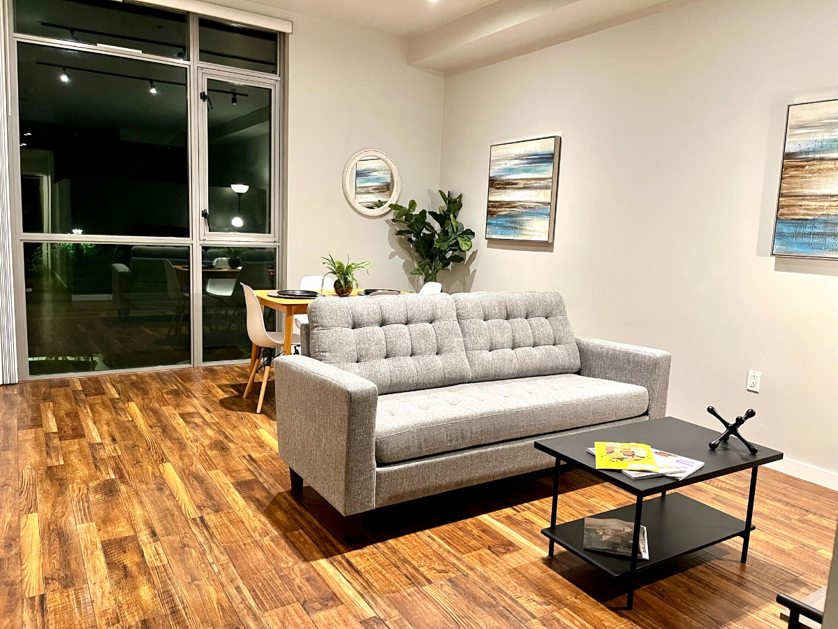 Corner Studio WD/AC in Unit & Free Parking