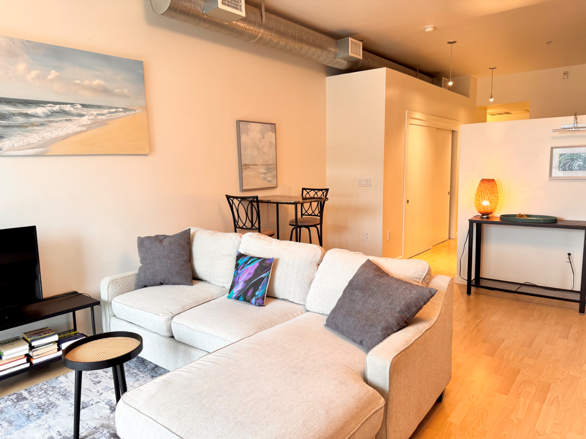 Large Unit with Astonishing View, WD/AC/Parking - Photo 3