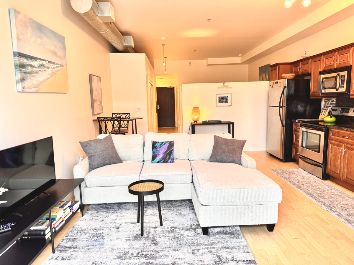 Large Unit with Astonishing View, WD/AC/Parking - Photo 2