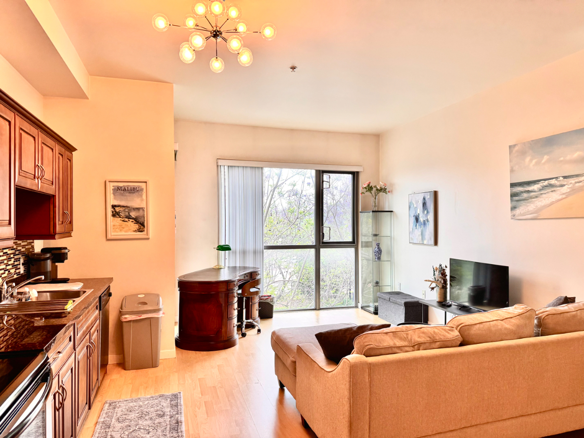 3rd Flr Corner Loft, Park View, WD/Free Parking