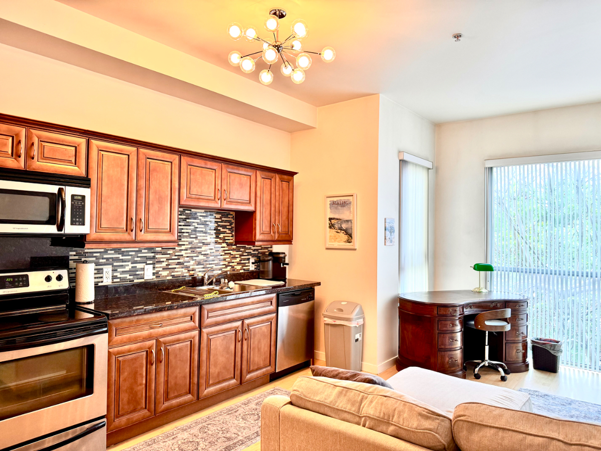 Large Unit with Astonishing View, WD/AC/Parking - Photo 6