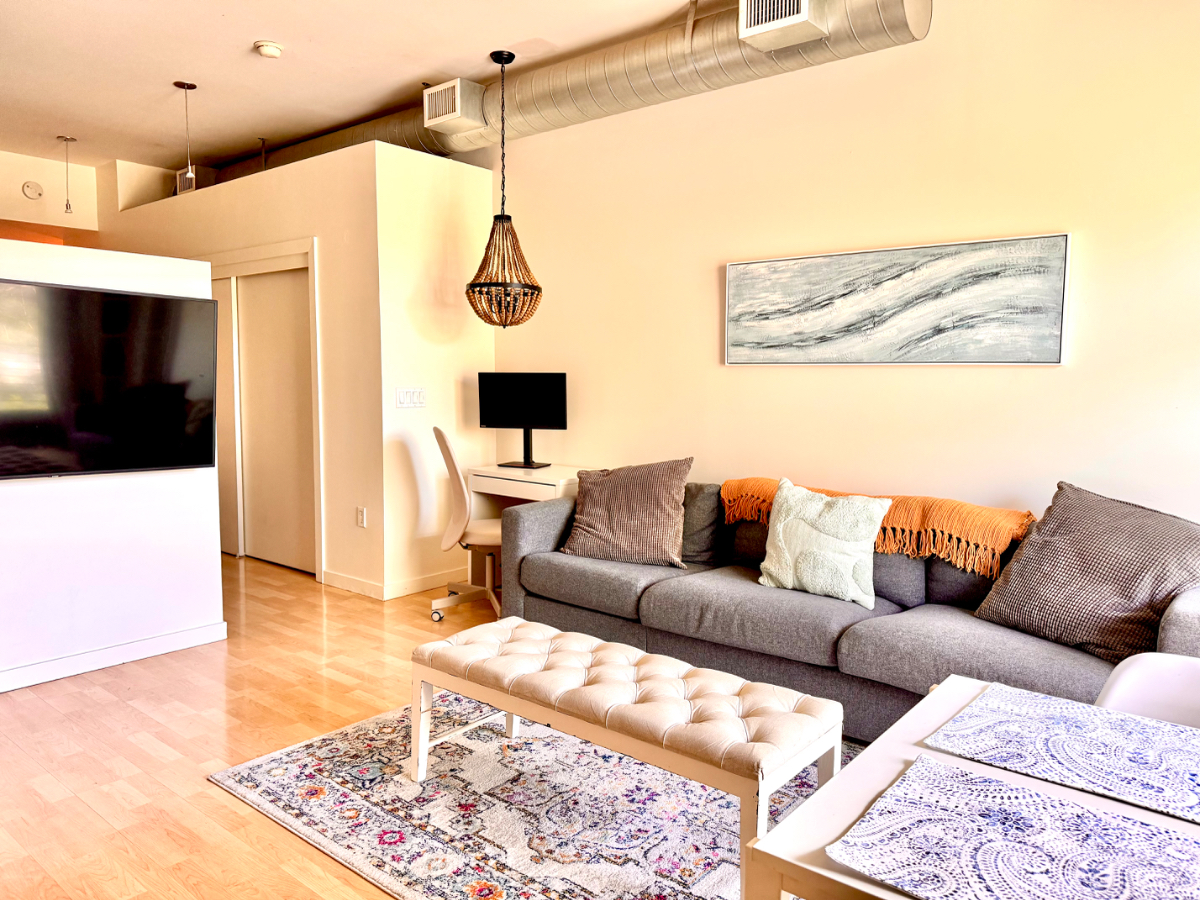 Large Unit with Astonishing View, WD/AC/Parking - Photo 3