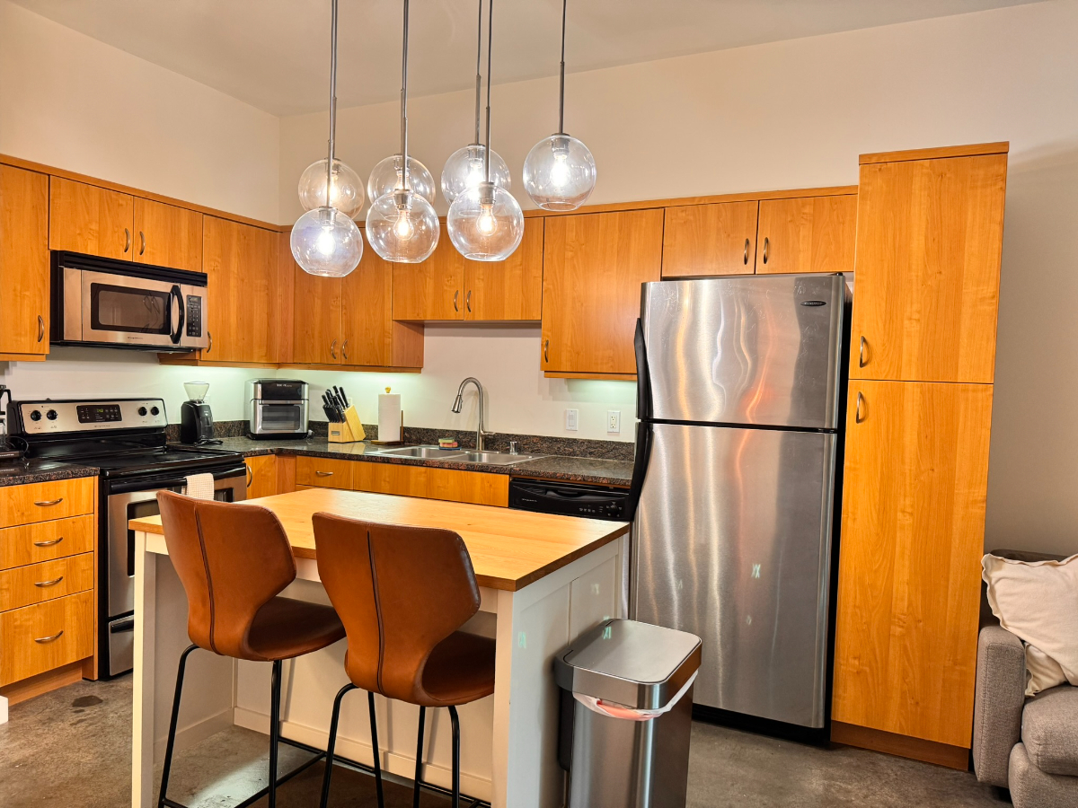 Large Unit with Astonishing View, WD/AC/Parking - Photo 5