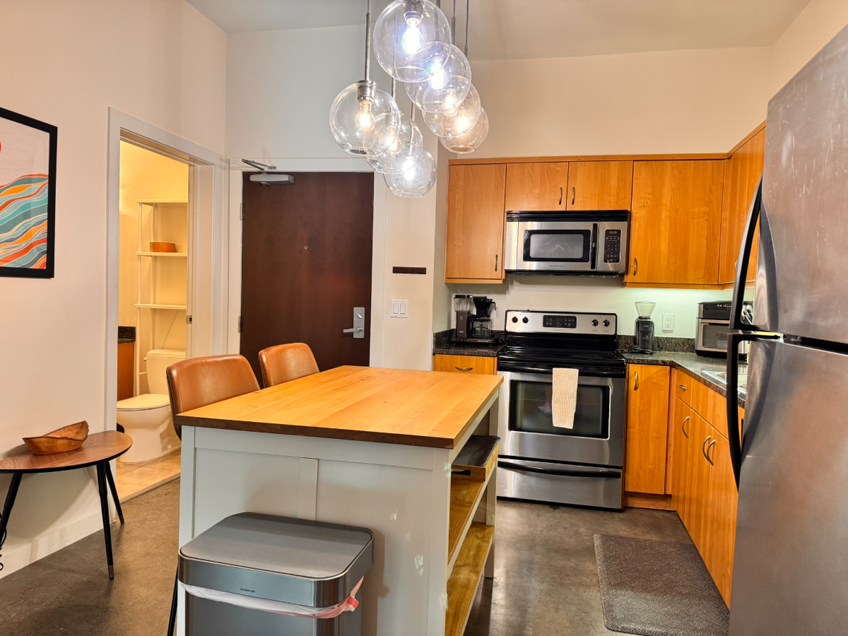 Large Unit with Astonishing View, WD/AC/Parking - Photo 3