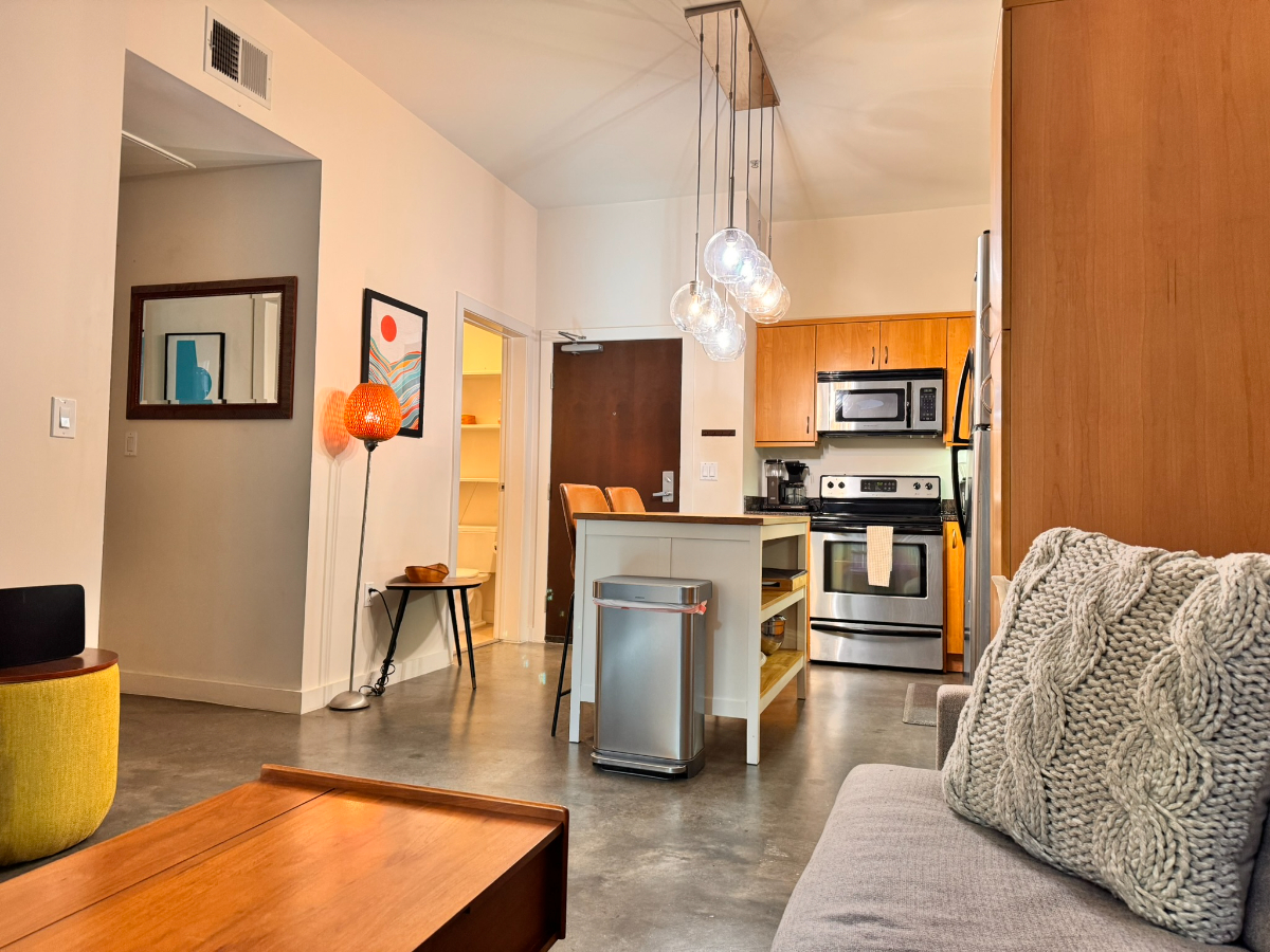 Large Unit with Astonishing View, WD/AC/Parking - Photo 2