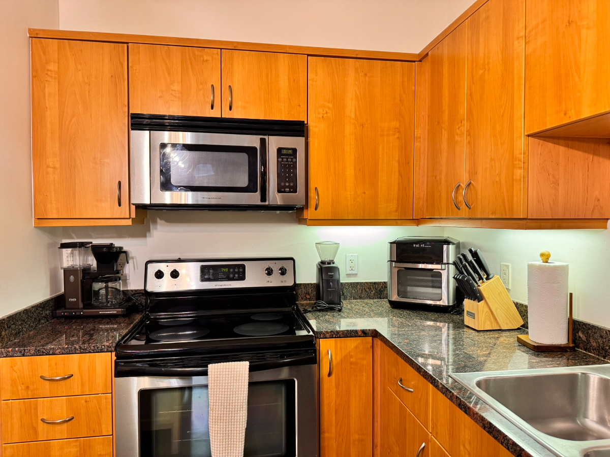 Large Unit with Astonishing View, WD/AC/Parking - Photo 6