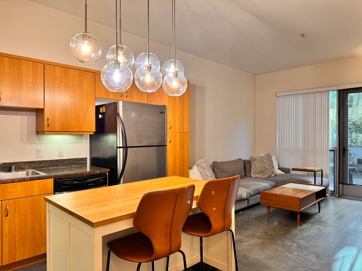 Large Unit with Astonishing View, WD/AC/Parking - Photo 4
