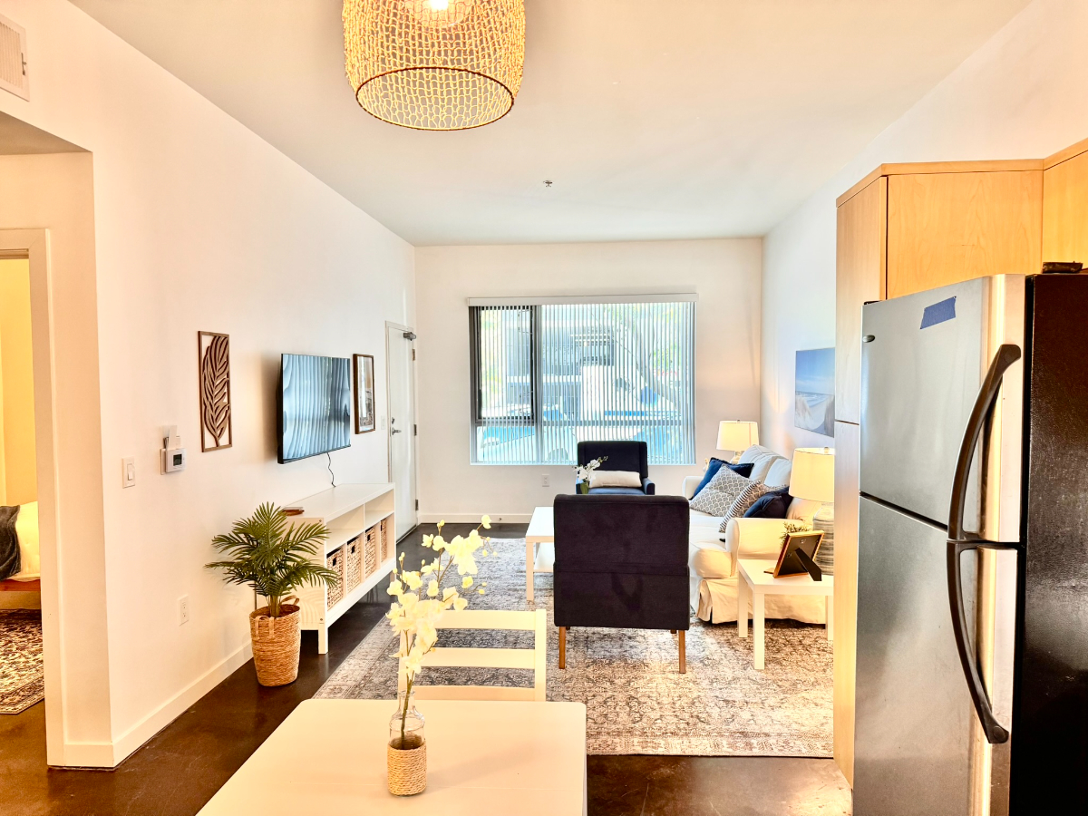 Large Unit with Astonishing View, WD/AC/Parking - Photo 2