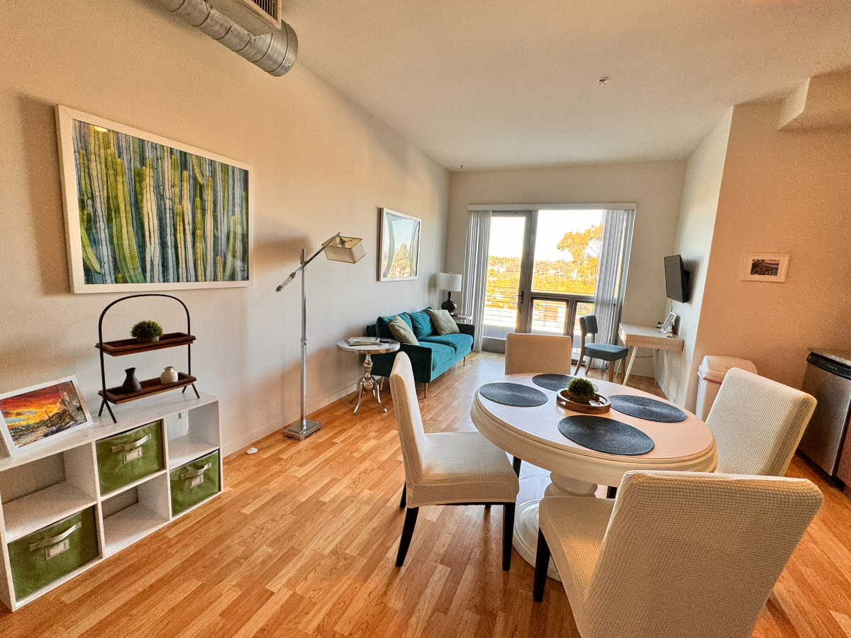 Large Unit with Astonishing View, WD/AC/Parking - Photo 2