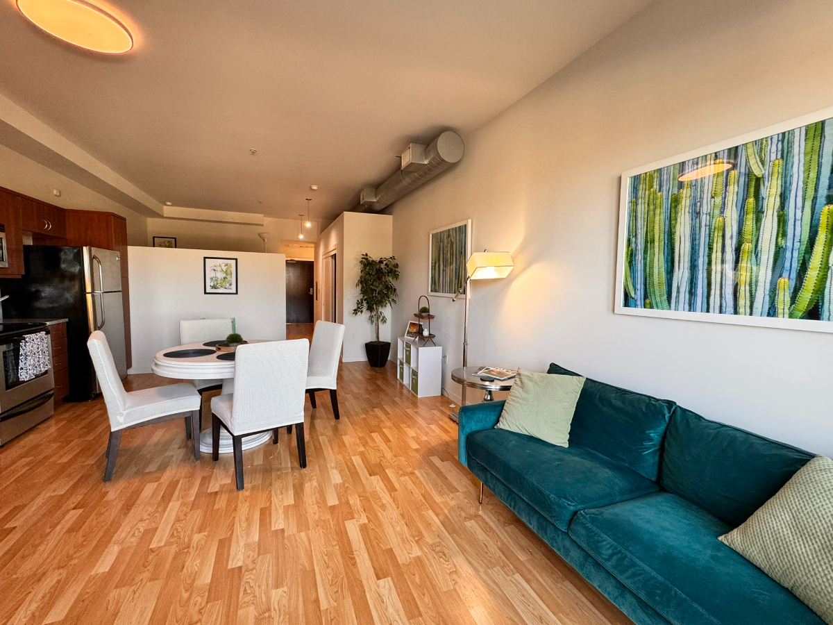 Large Unit with Astonishing View, WD/AC/Parking - Photo 3