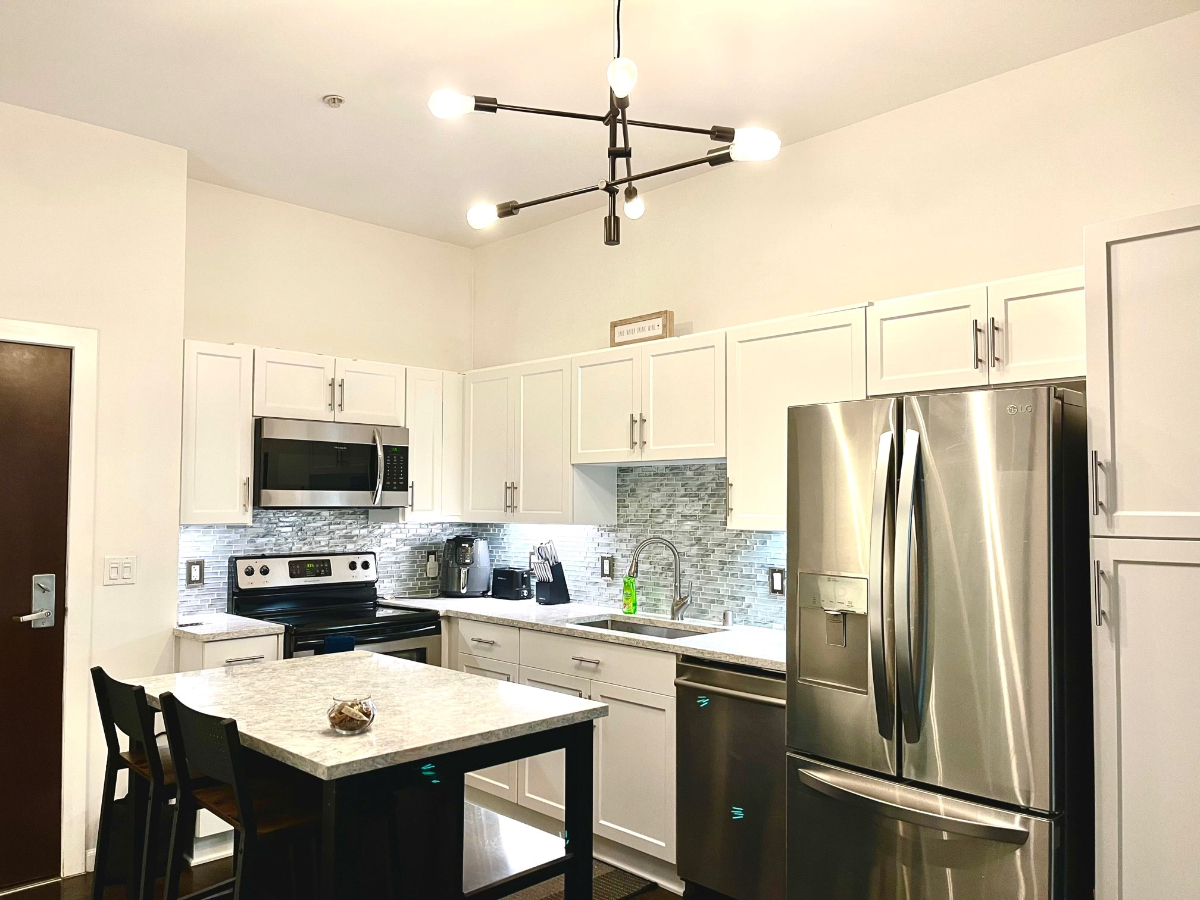Large Unit with Astonishing View, WD/AC/Parking - Photo 3