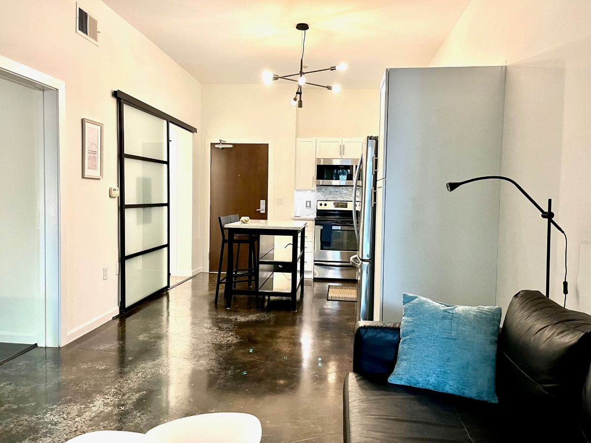 Large Unit with Astonishing View, WD/AC/Parking - Photo 2