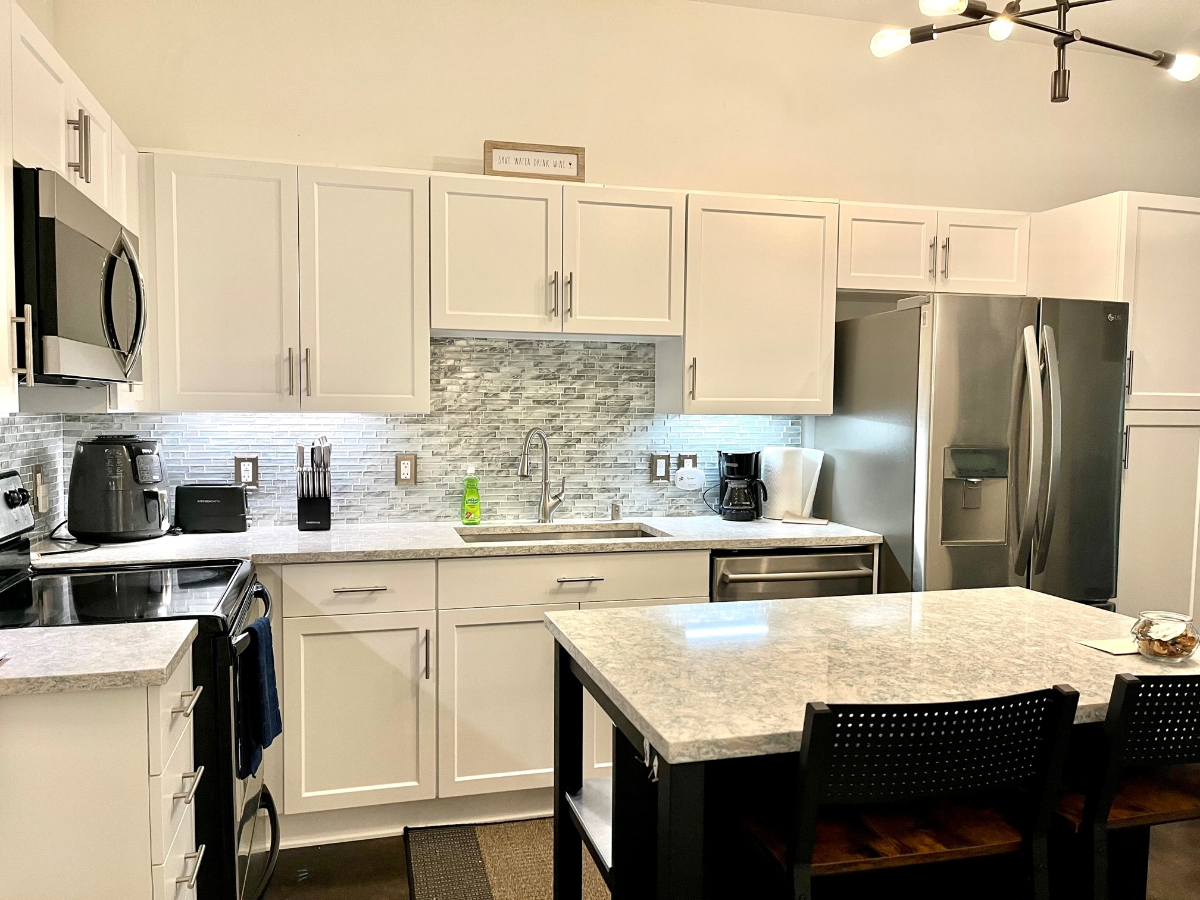 Large Unit with Astonishing View, WD/AC/Parking - Photo 5