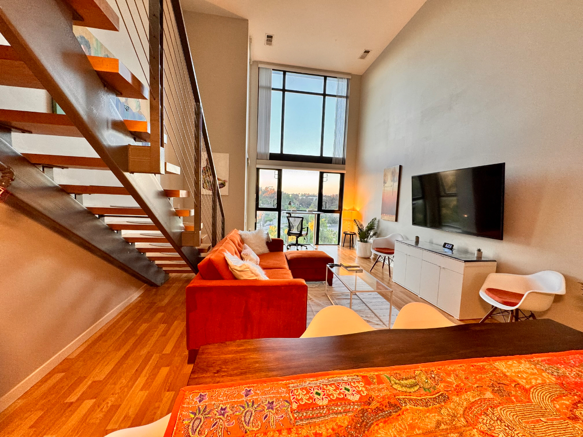 Large Unit with Astonishing View, WD/AC/Parking - Photo 4