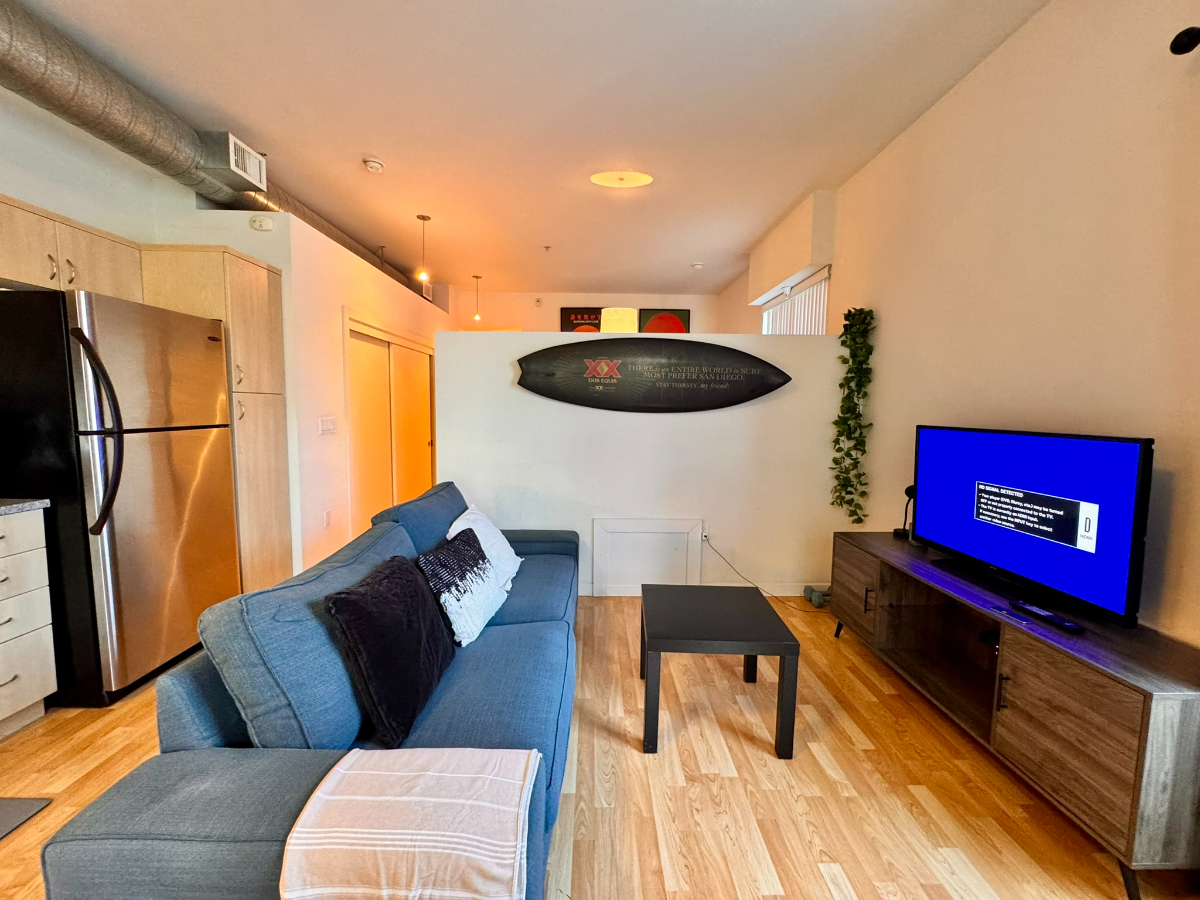 Large Unit with Astonishing View, WD/AC/Parking - Photo 3