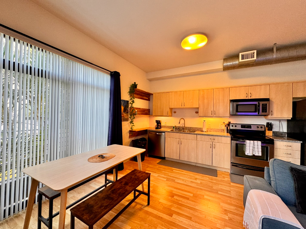 Large Unit with Astonishing View, WD/AC/Parking - Photo 6