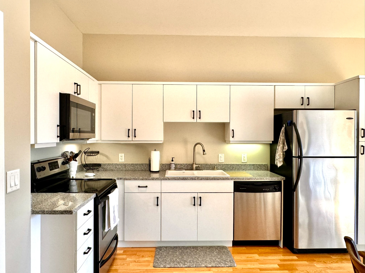 Large Unit with Astonishing View, WD/AC/Parking - Photo 5