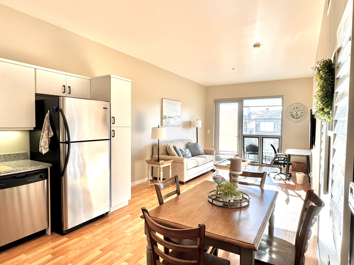 Large Unit with Astonishing View, WD/AC/Parking - Photo 2