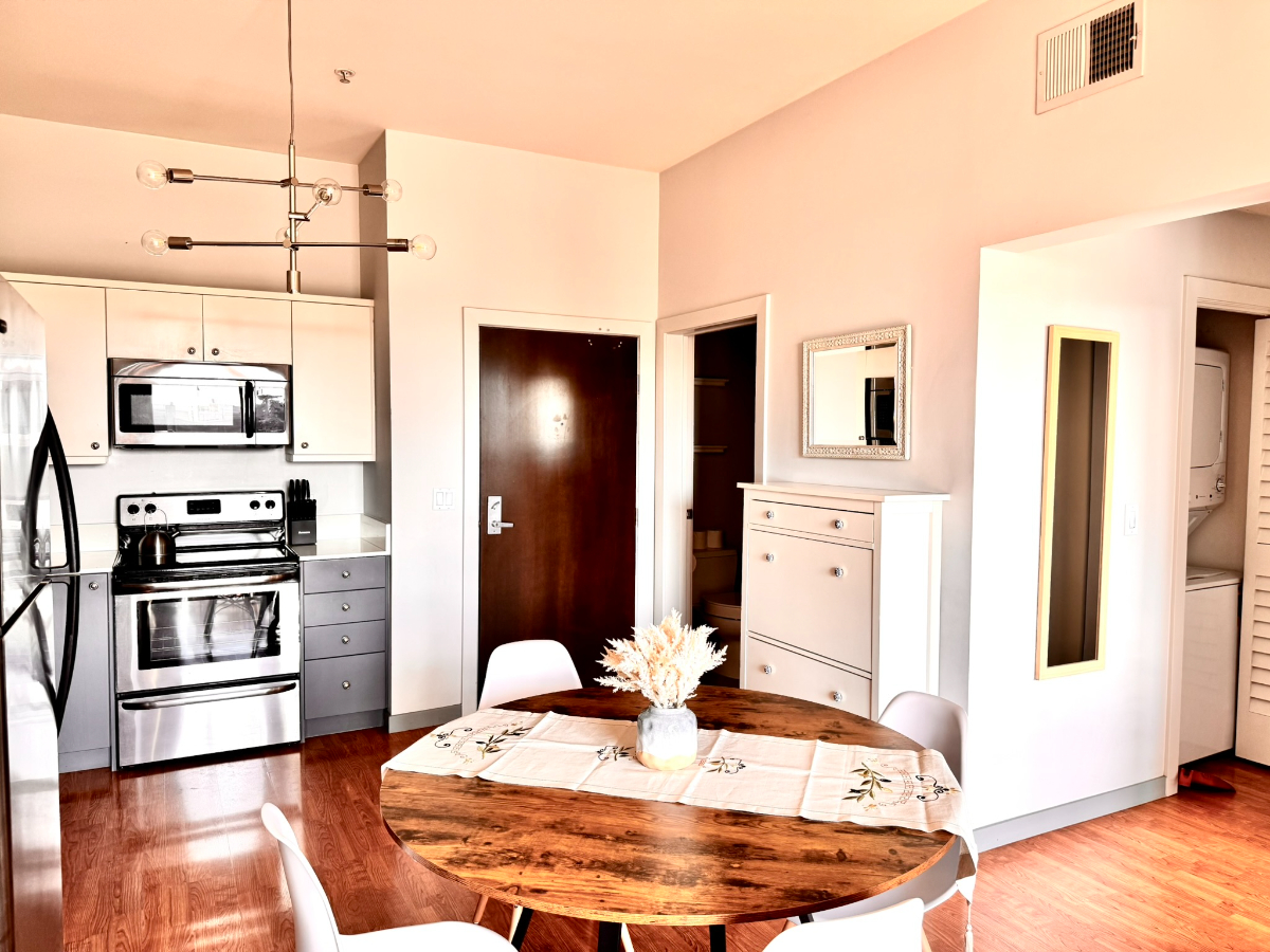 Large Unit with Astonishing View, WD/AC/Parking - Photo 2